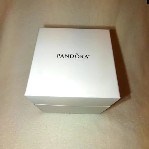 NEW PANDORA 2018 LIMITED EDITION Rockettes Christmas Ornament - Picture 5 of 5